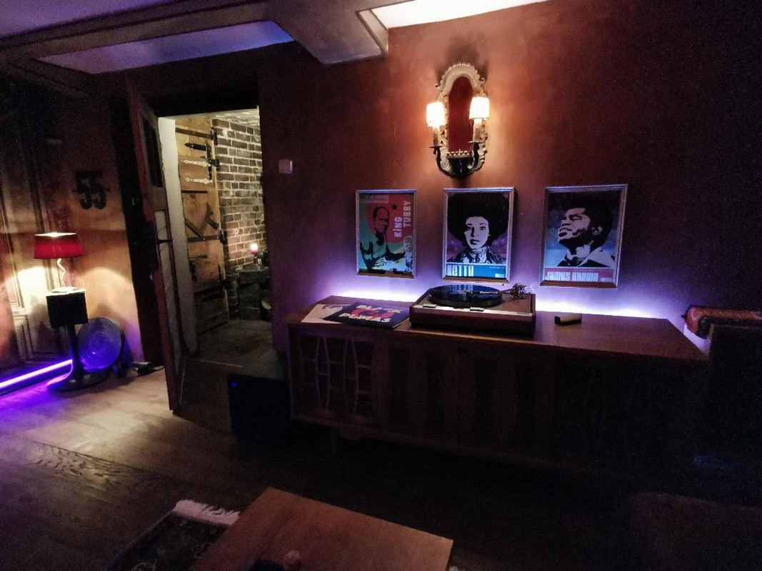 8BA1EB81-61DA-480C-97E5-54C0F8D952F4