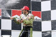 TEMPORADA - Temporada 2001 de Fórmula 1 - Pagina 2 F1-spanish-gp-2001-the-podium-a-happy-jacques-villeneuve