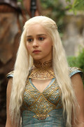 emilia-clarke-game-of-thrones-22