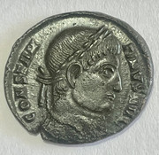 AE3 de Constantino I. SARMATIA DEVICTA. Trier 24-E912-A8-364-A-4634-9-AC2-6777-F9-A8-D40-D