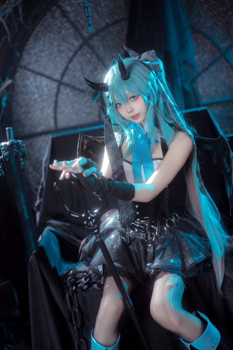 艾西Aiwest 初音未来小恶魔Cosplay写真图集 Miku恶魔主题高清图集 26P (157.7M)插图2