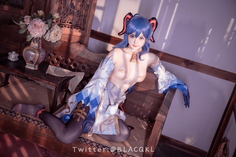 白莉爱吃巧克力 甘雨 Cosplay 高清写真【90P｜465.5MB】插图3