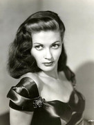 Yvonne-De-Carlo-c88