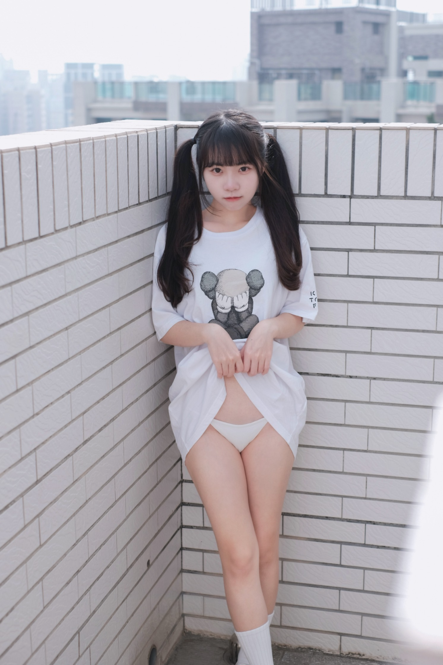 可可小白兔 捕獲一隻沒穿褲褲の小白兔🐰 写真集 – 私房主题 高清图集 [30P-94MB]插图2