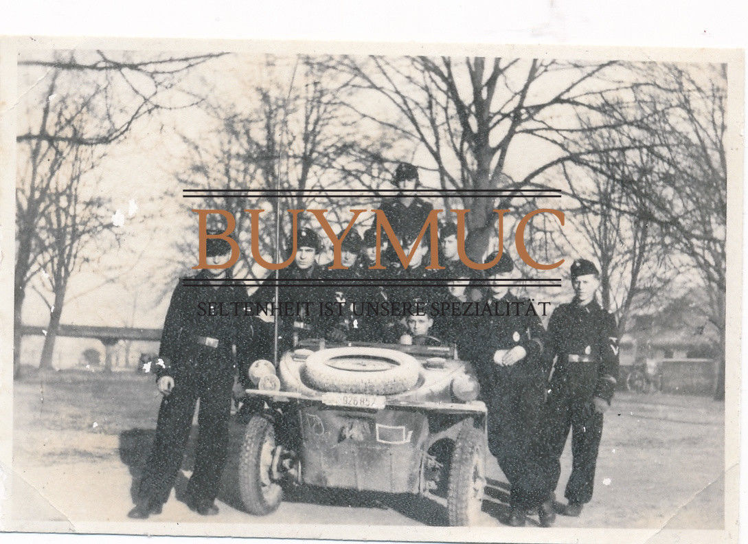 Polizei Einheit mit Schwimmkübelwagen