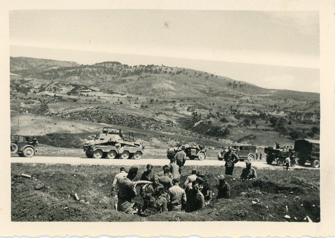 8 Rad Panzerspähwagen Panzer Vormarsch Foto