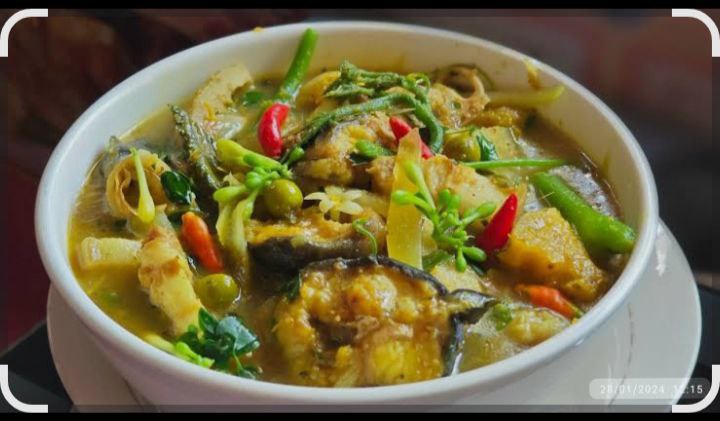 បាយ+សម្លរកកូរគ្រឿង