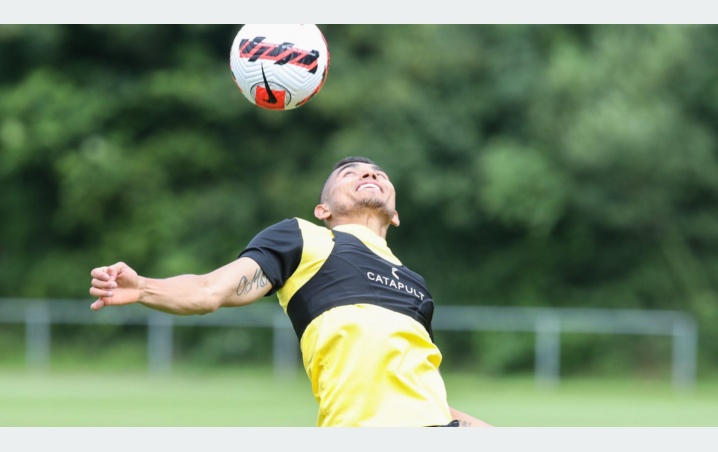 Orbelín Pineda debuta en el triunfo del AEK Athens sobre el Genk 