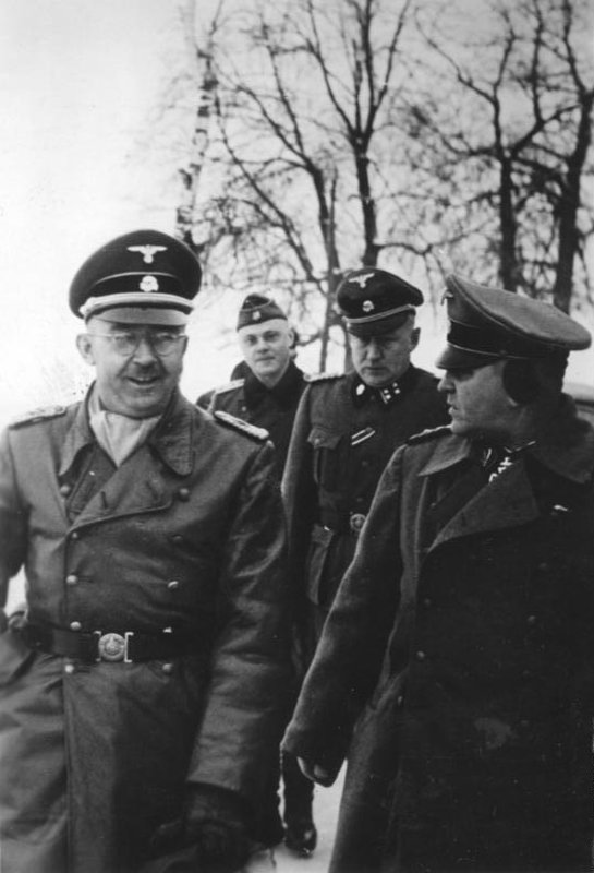 Heinrich Himmler y Theodor Eicke Heinrich Himmler y Theodor Eicke