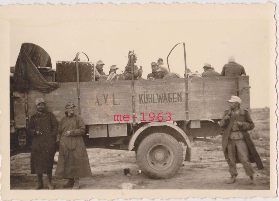 Soldaten auf LKW Kühlwagen in Afrika DAK