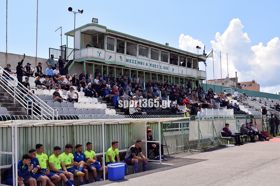 , &Pi;&alpha;&nu;&theta;&omicron;&upsilon;&rho;&iota;&alpha;&kappa;ό&sigmaf;- &Pi;&alpha;&lambda;&lambda;&eta;&xi;&omicron;&upsilon;&rho;&iota;&alpha;&kappa;ό&sigmaf; 3-0: &Mu;&epsilon; &tau;&omicron; &delta;&epsilon;&xi;ί &sigma;&tau;&alpha; &mu;&pi;&alpha;&rho;ά&zeta; &mu;&epsilon; &chi;&alpha;&tau; &tau;&rho;&iota;&kappa; &tau;&omicron;&upsilon; &Alpha;&gamma;&gamma;&epsilon;&lambda;ή (&phi;&omega;&tau;&omicron;&gamma;&rho;&alpha;&phi;ί&epsilon;&sigmaf;)