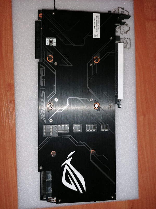 P: ASUS ROG STRIX GeForce RTX 2080 SUPER O8G GAMING