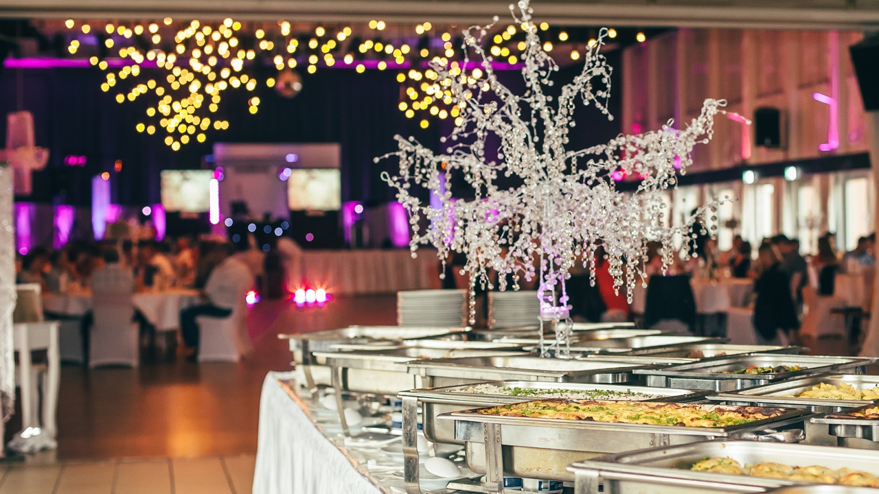 The Pros and Cons of Wedding Catering