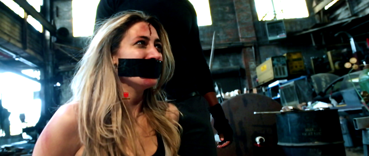 Courtney Cavanagh 7 Mirror Life 2025