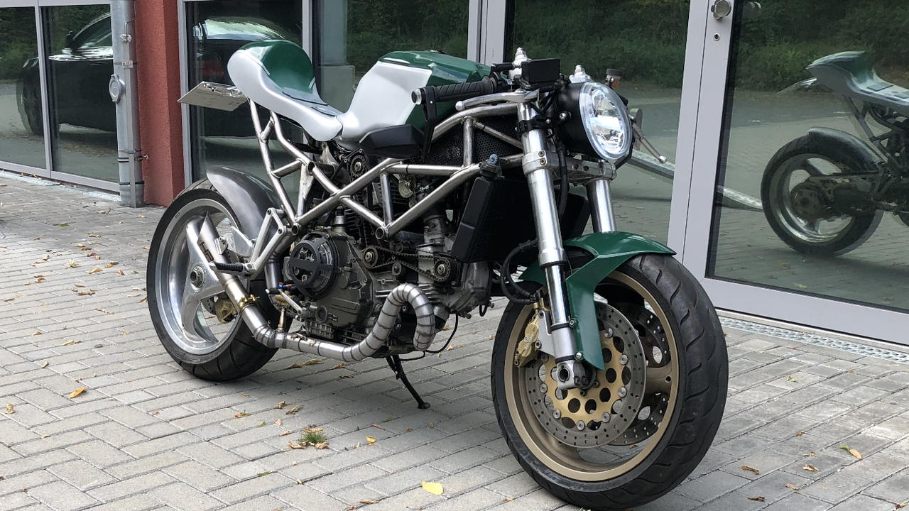 F8FF6D32-70CE-459C-A106-BFBA3B75ABAC