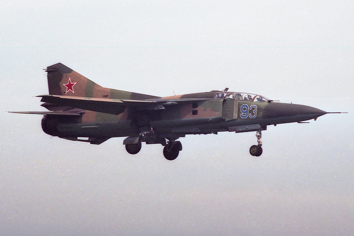 559 APIB Mig-23UB 93 Blue_390158 (8)_06.06.91