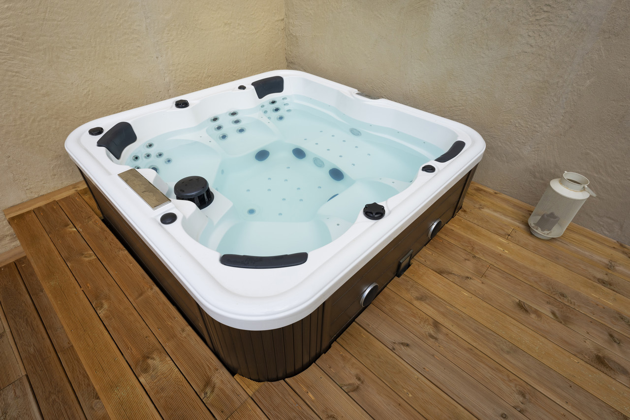 jacuzzi wooden floor house