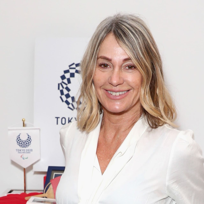 La ex gimnasta Nadia Comaneci conquista con su flexibilidad a sus 60 años