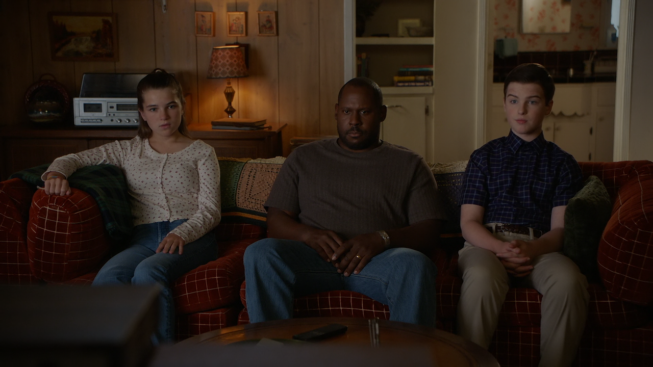 Young.Sheldon.S06E06.An.Ugly.Car,.an.Affair.and.Some.Kickass.Football.1080p.10bit.AMZN.WEB-DL.DDP5.1