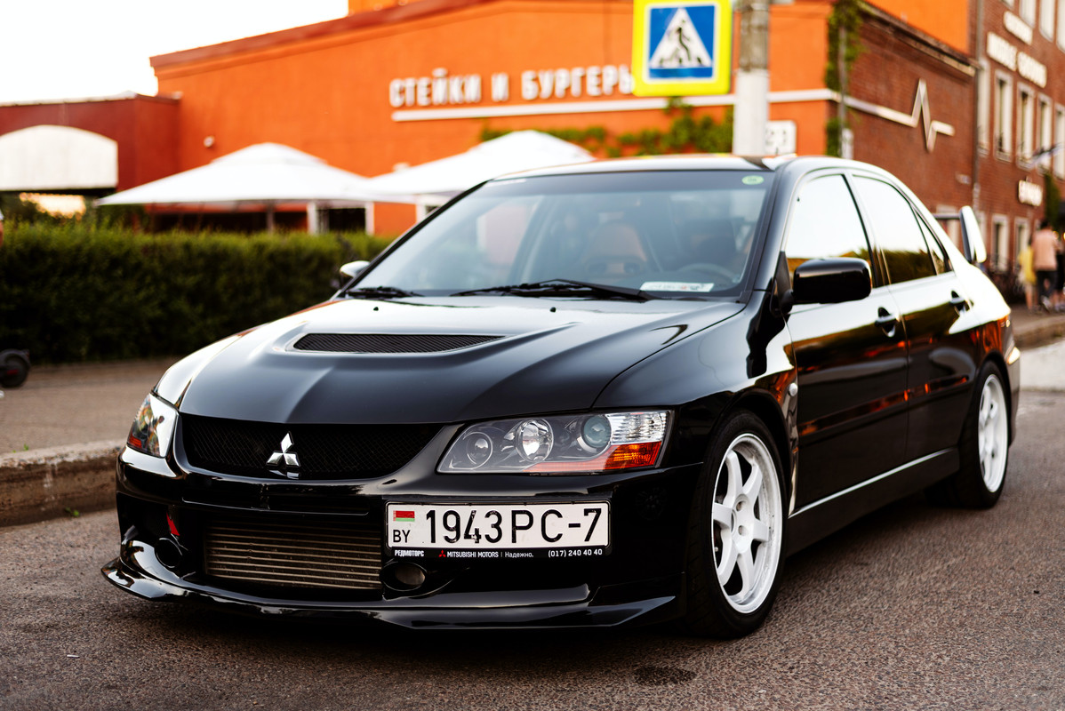 Modified Mitsubishi Lancer Evo 9 8