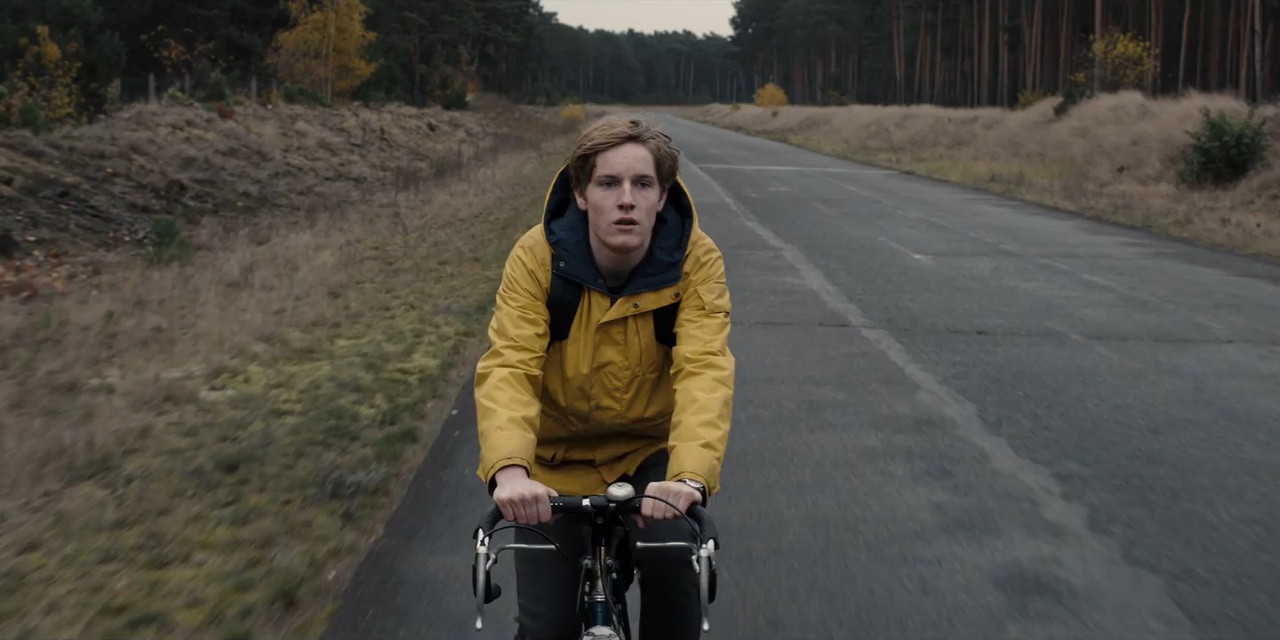 Dark (2017) Season 1 [English] WebRip 480p 720p ESub - Complete Screenshot