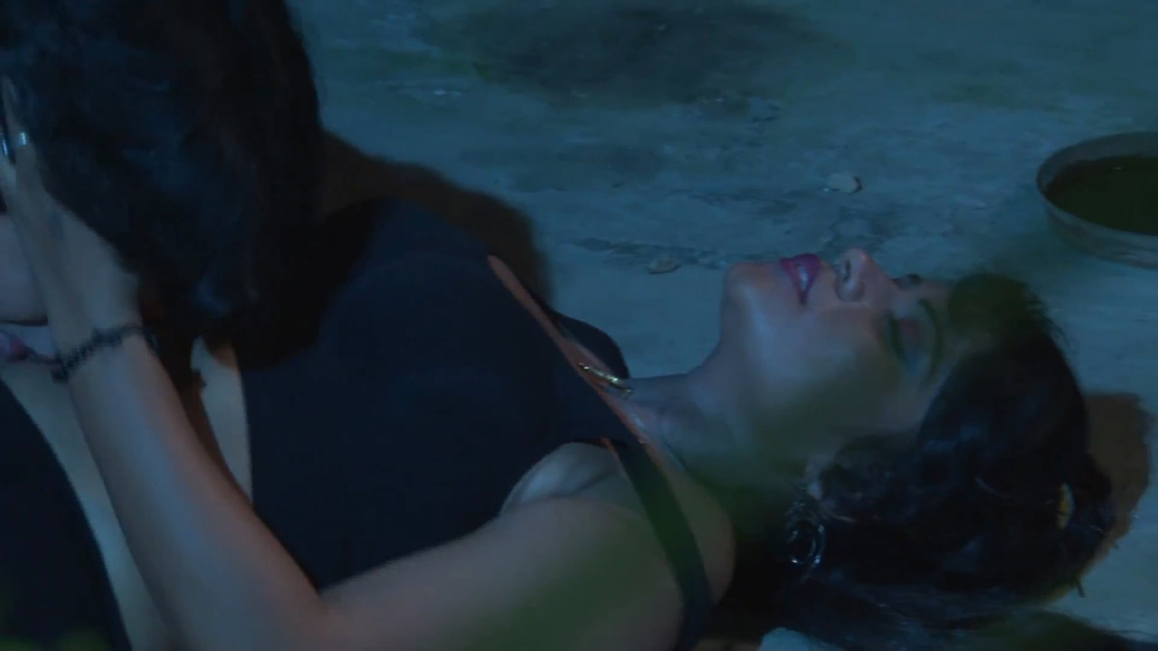 Roopa in Forest.mp4_snapshot_04.39_[2021.06.02_12.58.32]