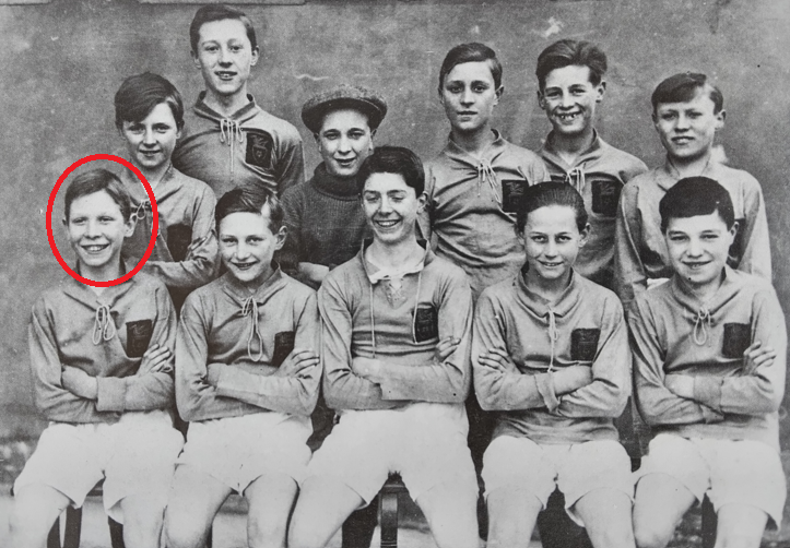 Team-with-Lineker-circled.png