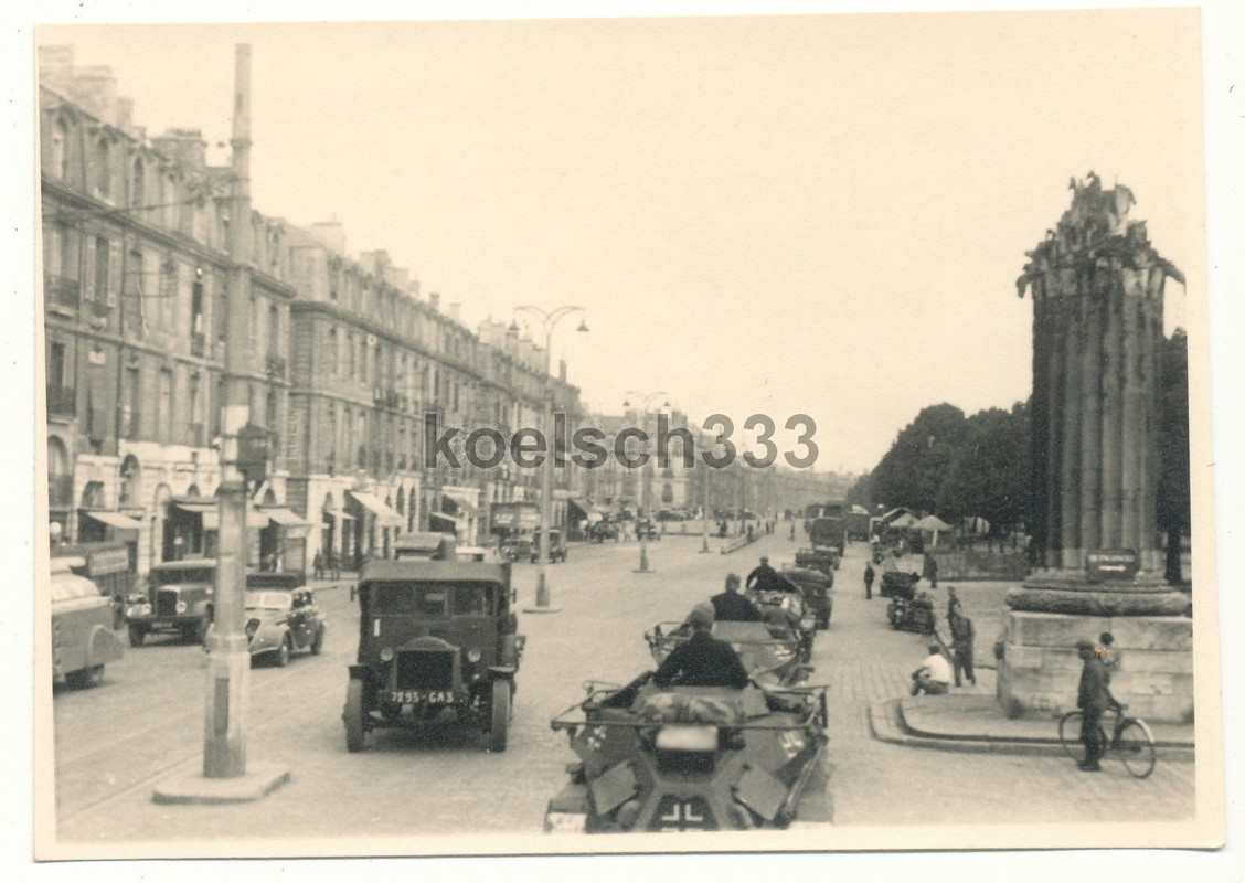 Foto Paris Panzerspähwagen Kolonne LKW´s PKW´s 7