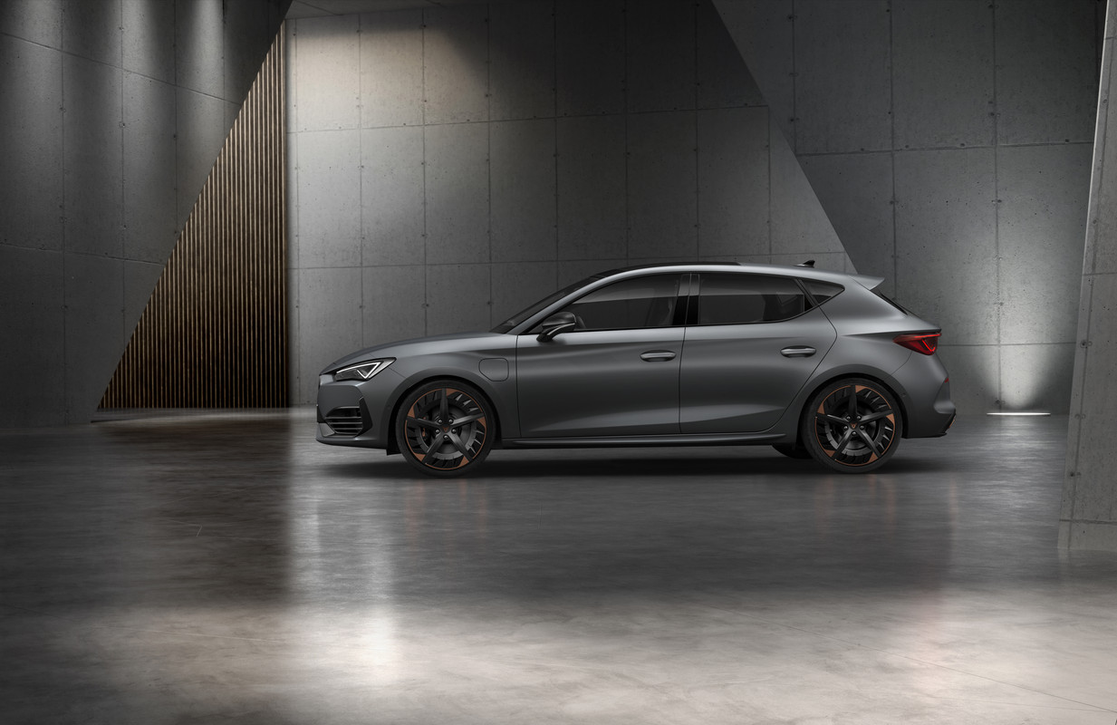 CUPRA_5D_PHEV_03_HQ