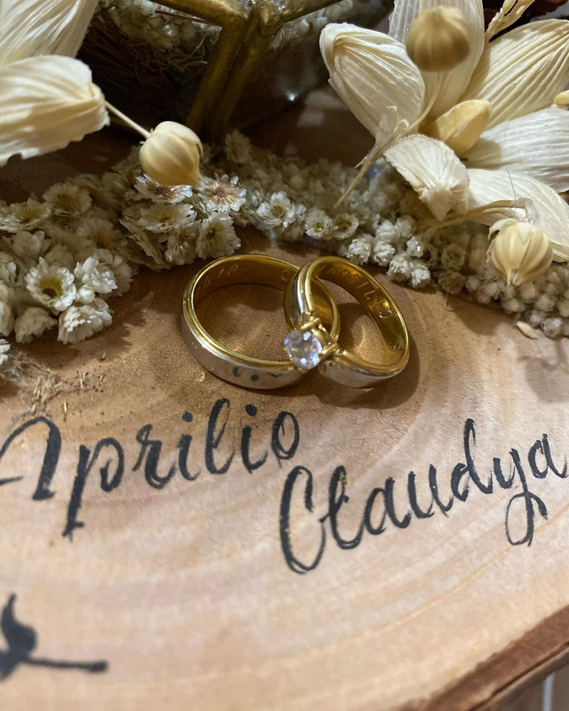 Aprilio Manganang dan Claudya Tunangan

