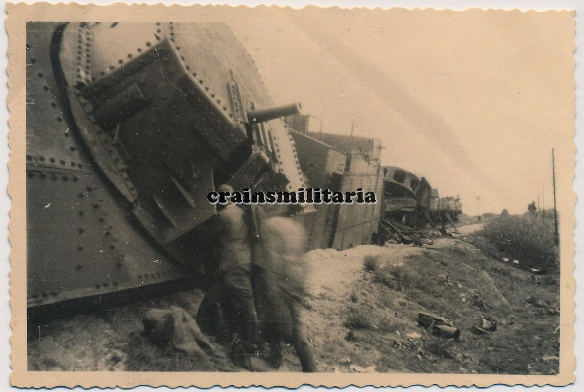 Orig. Foto zerstörte russische Panzerzug Eisenbahn Panzer Zug Ru