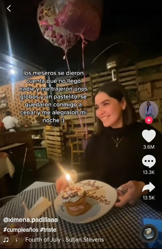 En Tiktok, mujer celebra con meseros su cumpleaños porque la plantaron