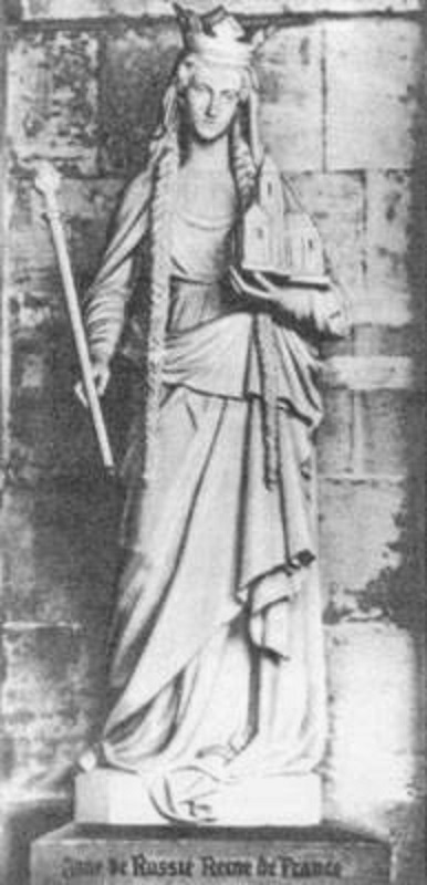 Statue-Anne-de-Russie-Reine-de-France-Senlis