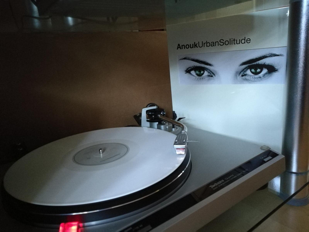 [Bild: Anouk-Urban-Solitude-white-vinyl.jpg]