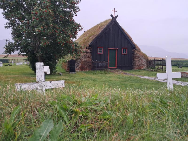 Tejados de turba, cañones y campos de lava, Península Snaefellnes - Islandia, donde la tierra ruge. (2)