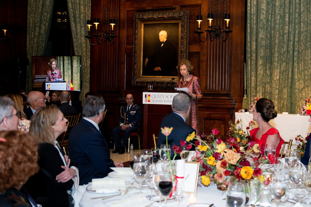 Carlos Slim recibe premio a la Excelencia de manos de la Reina Sofia