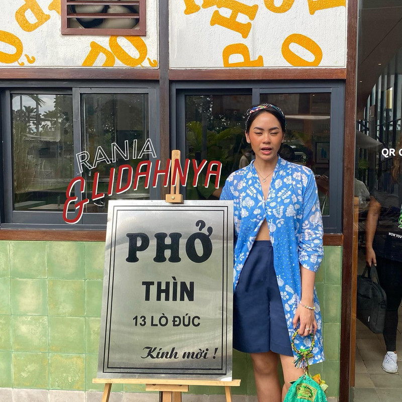 Pesona anggun Rania Maheswari Yamin saat tengah liburan di Pulau Bali.
