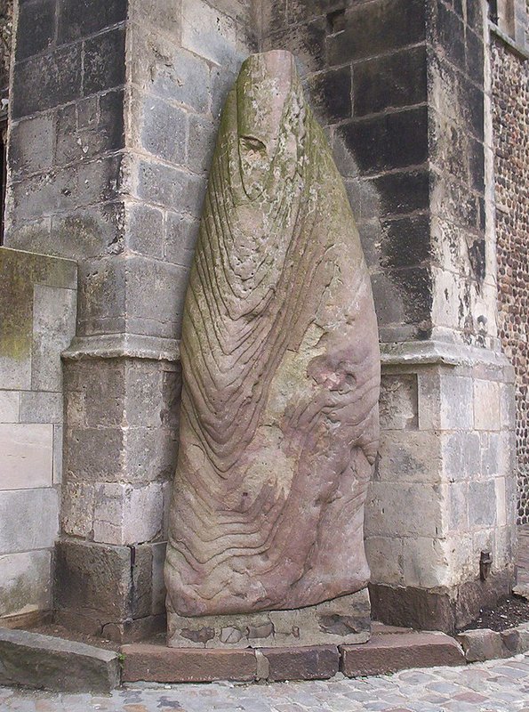 https://i.postimg.cc/jSQ4ZH34/064-Menhir-Cath-drale-du-Mans.jpg