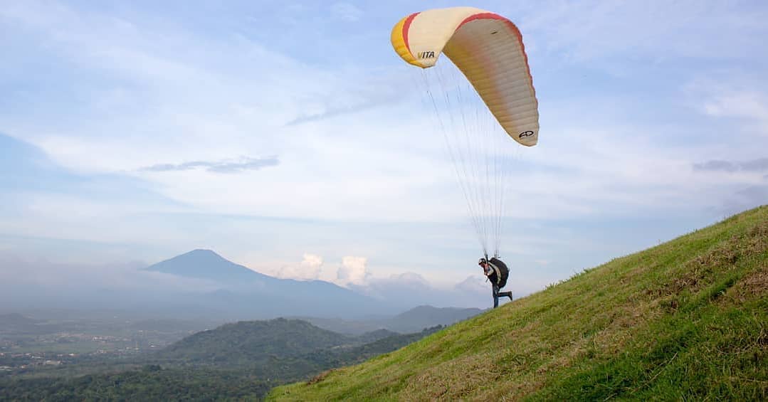 Wisata Paralayang Gunung Paten