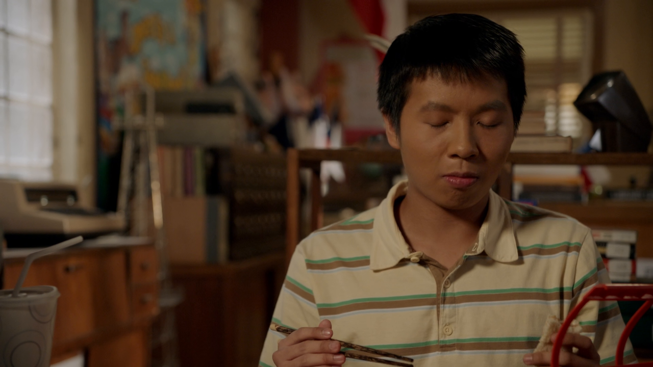 Young.Sheldon.S04E01.Il.giorno.del.diploma.1080p.BDMux.ITA.ENG.AC3.x265-BlackBit[screenshot 1]