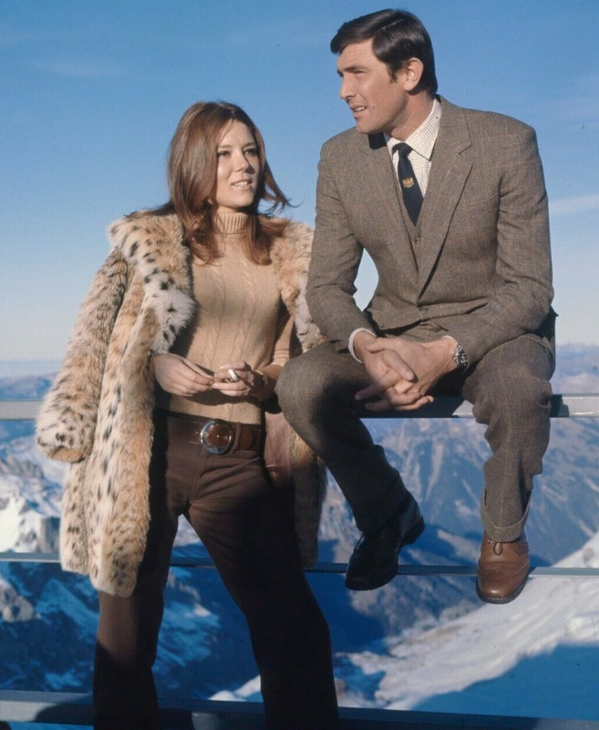 Diana-Rigg-22-1-smoking.jpg