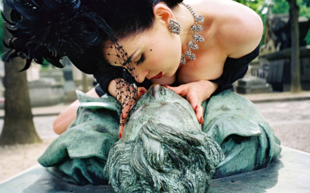http://i193.photobucket.com/albums/z205/ladypiluv/teese1331280x800-1.jpg