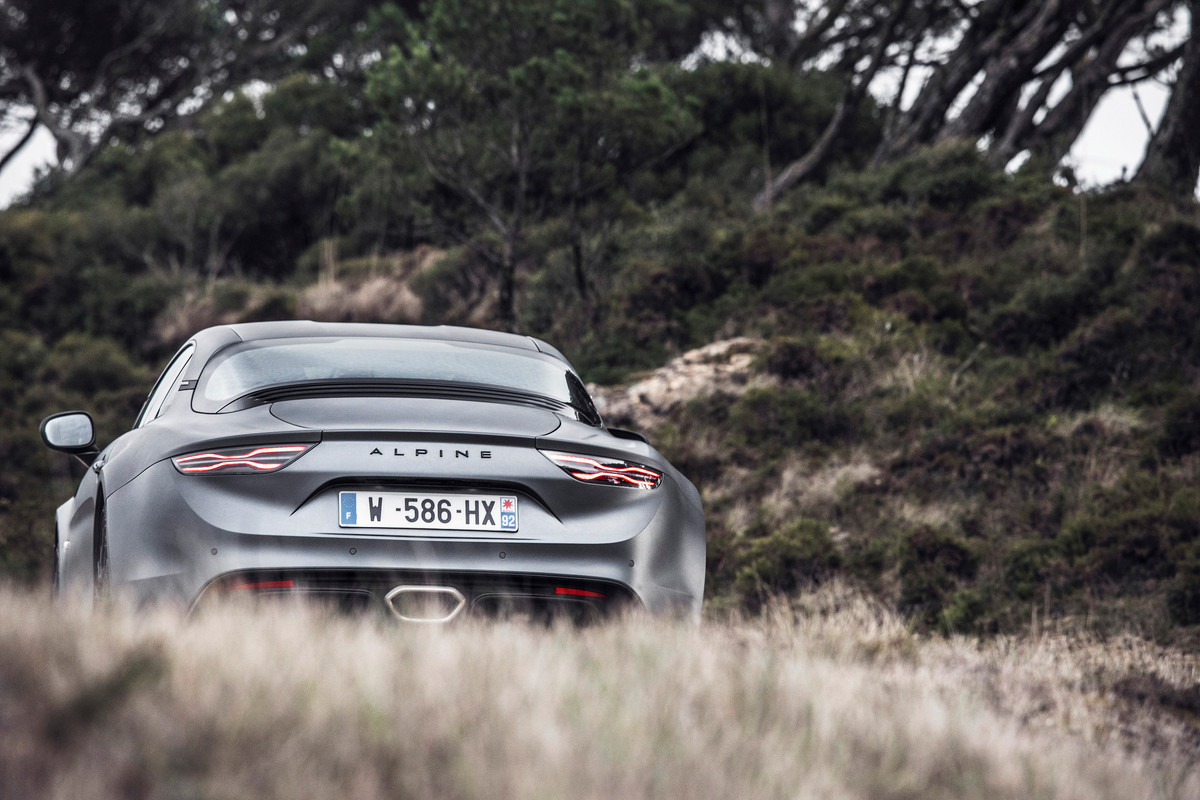 21234966_2019_-_ALPINE_A110S_tests_drive_in_Portugal