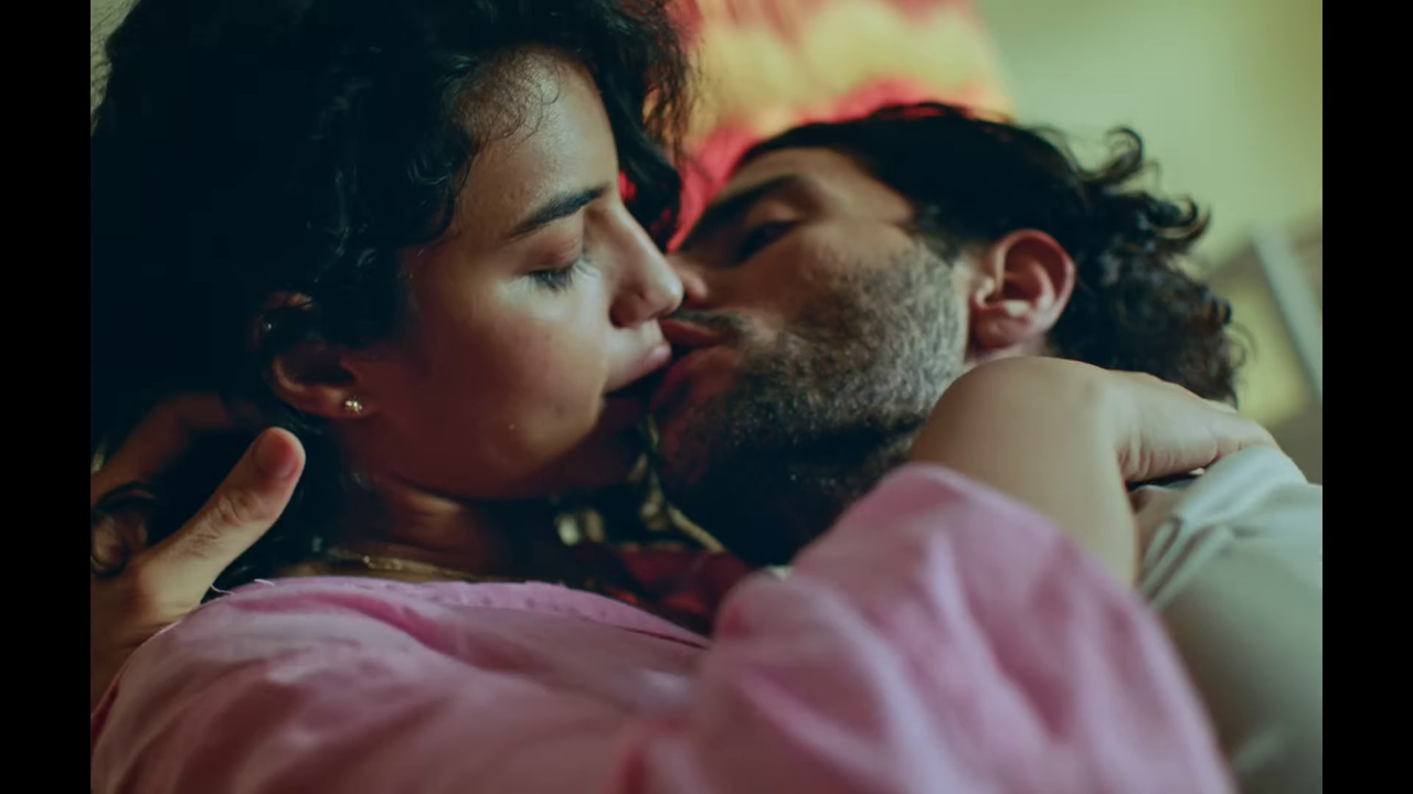 [Image: vlcsnap-2025-12-21-22h13m24s281.png]