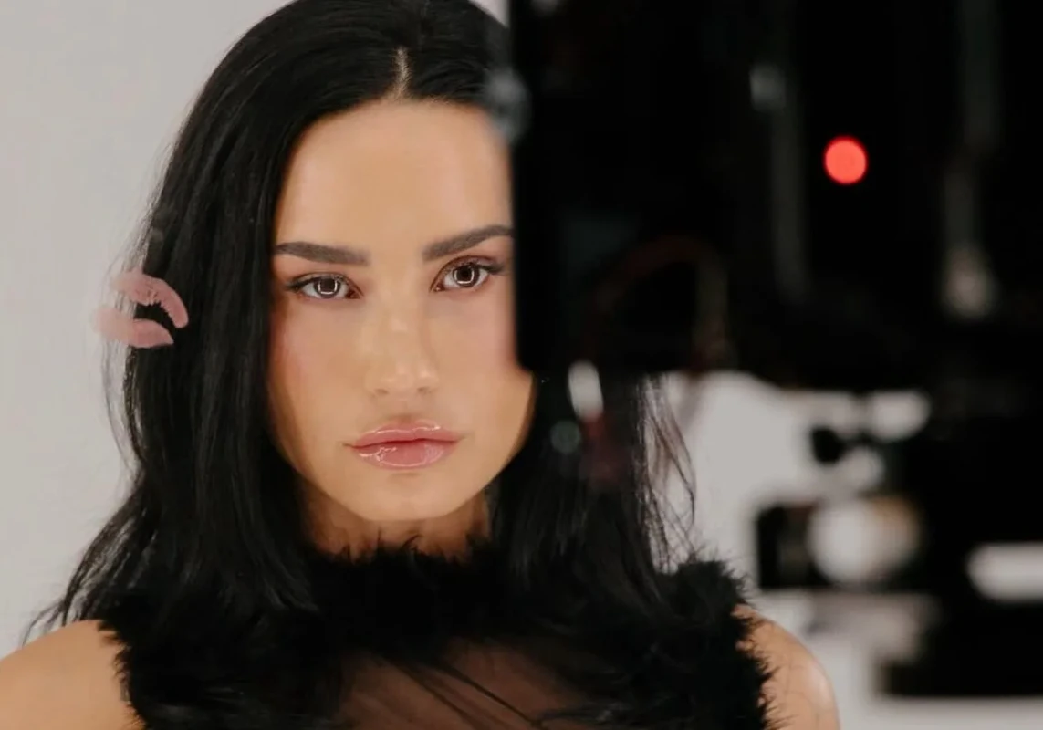 Demi-Lovato-confirma-lancamento-de-Kiss