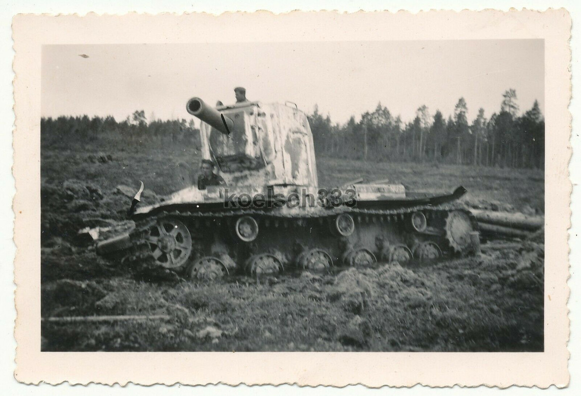 Foto Novaya Maluska russischer KW II Panzer Wehrmacht Beute Tank Rußland 1943-