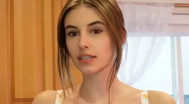 Eva Cudmore Showing Big Beautiful Tits