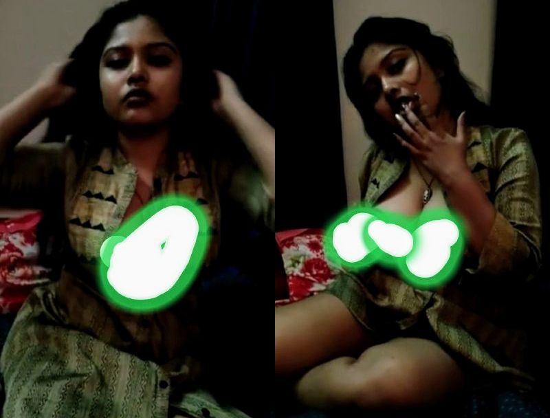 Hot desi girl showing her big boobie rubbing her boob hard hd