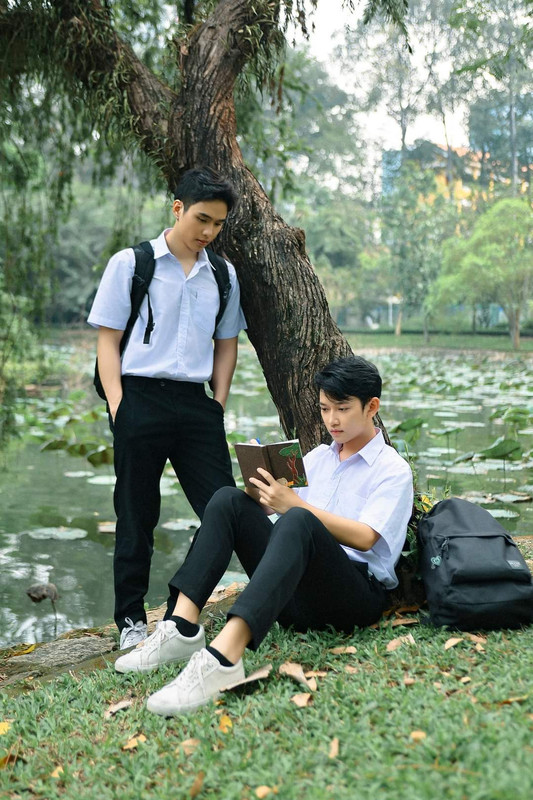 Under-the-Oak-tree-2