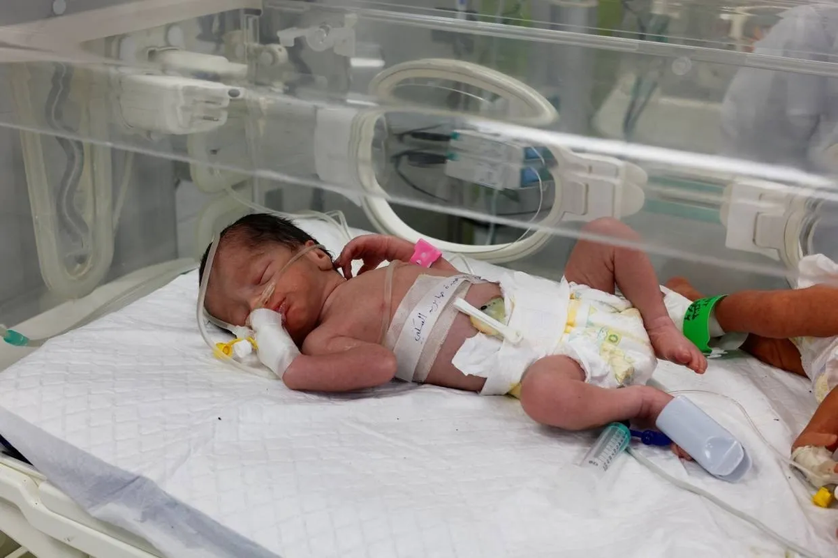 ¡Milagro en Gaza! Bebé sobrevive tras ser sacada del vientre de su madre fallecida en ataque